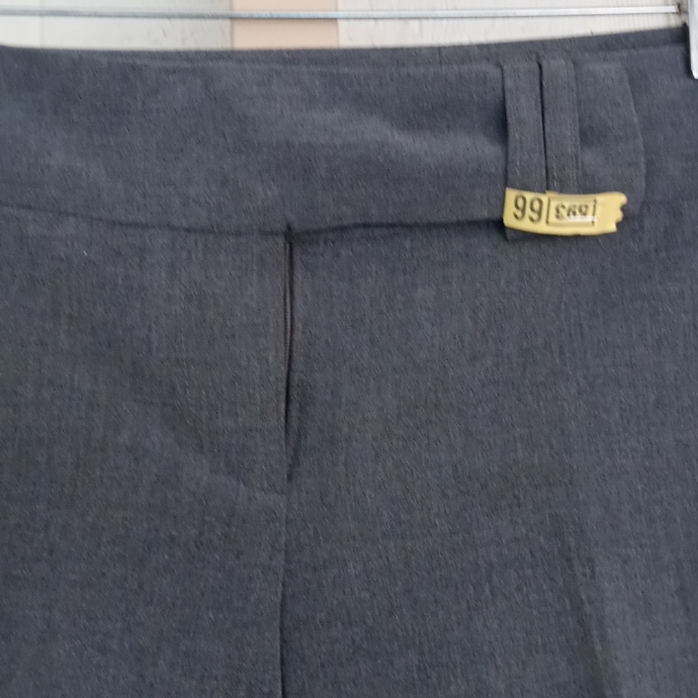 LIKE NEW CUFFED CAPRI DRESS PANTS - Picture 2 of 5